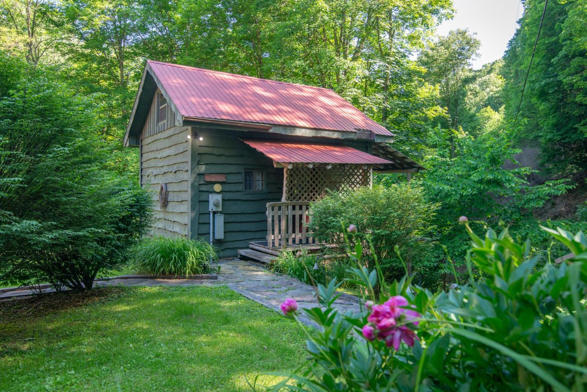 Moore House Inn & Cabins Marlinton Buitenkant foto